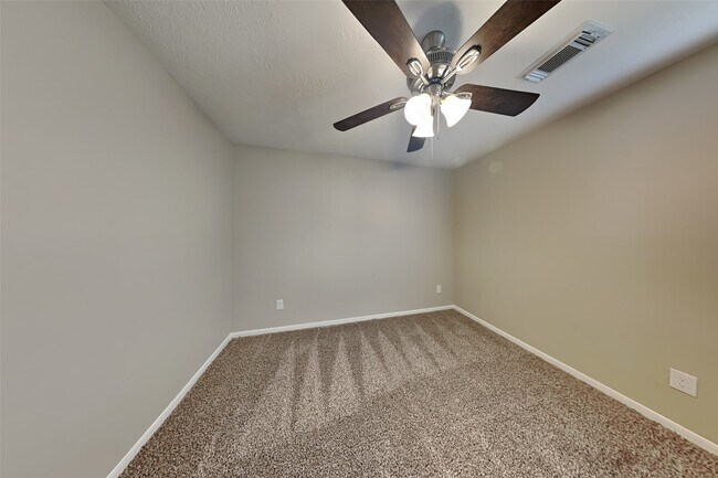 Foto del edificio - 15142 Red Cedar Cove Ln
