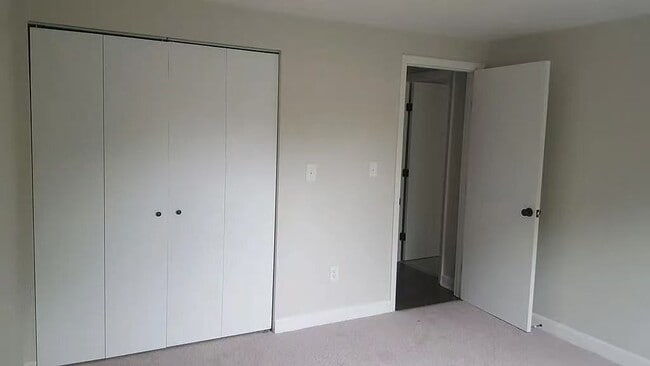 Building Photo - 20 Kingswood Dr