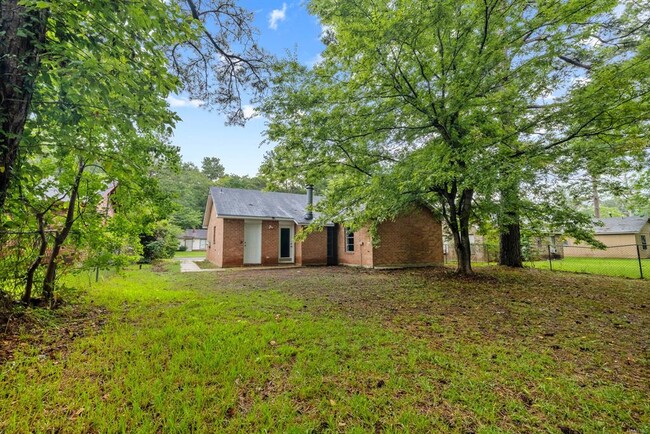 Building Photo - 426 Brookview Dr