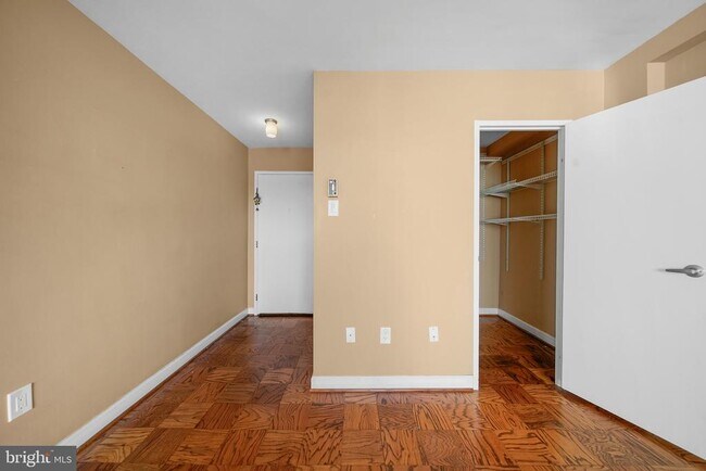 Foto del edificio - 6641 Wakefield Dr