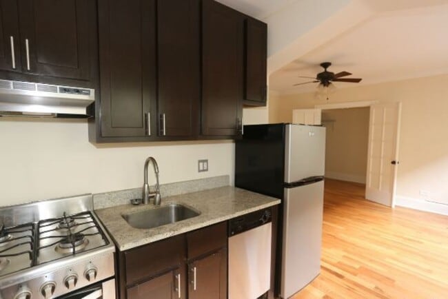 Building Photo - 4731 N Hermitage Ave