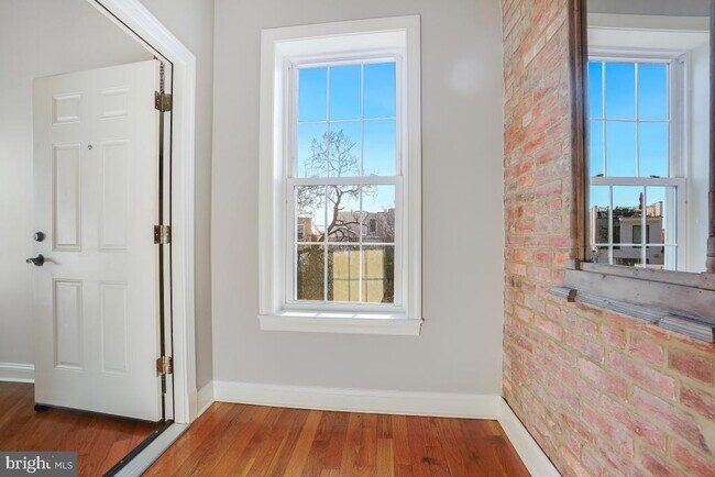 Foto del edificio - 1231 Florida Ave NE Unit 2