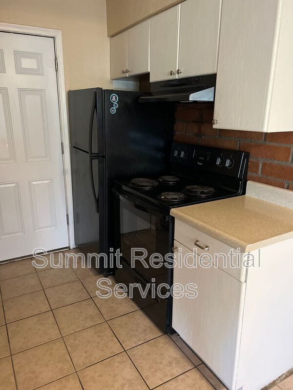Foto del edificio - 2511 N Edith Blvd