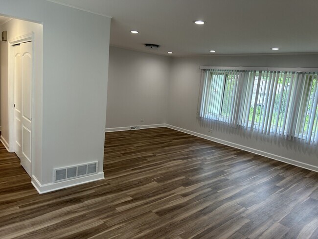 Foto del edificio - 105 N Phelps Ave