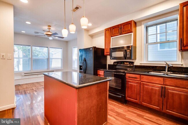 Foto del edificio - 2905 W Girard Ave