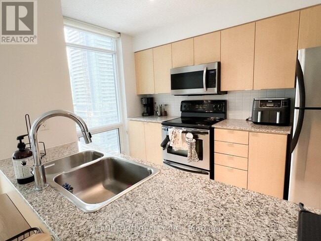 Building Photo - 11 Brunel Ct