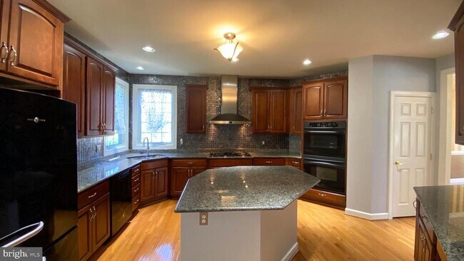 Foto del edificio - 3325 Dondis Creek Dr