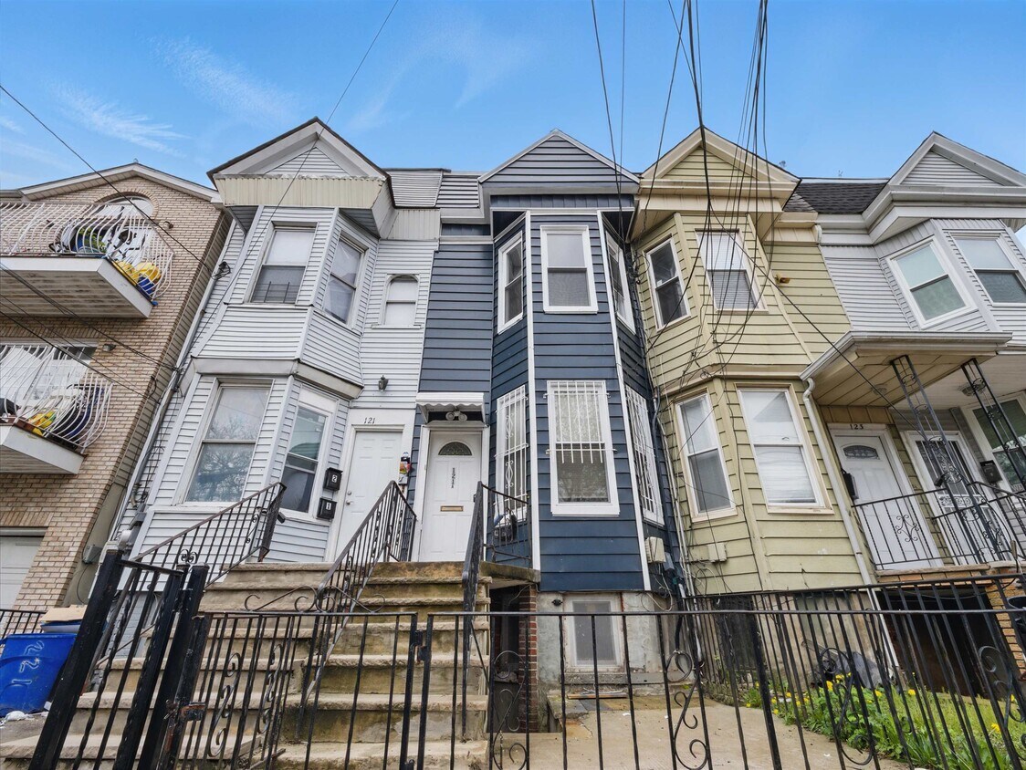 Primary Photo - 121 Kearney Ave
