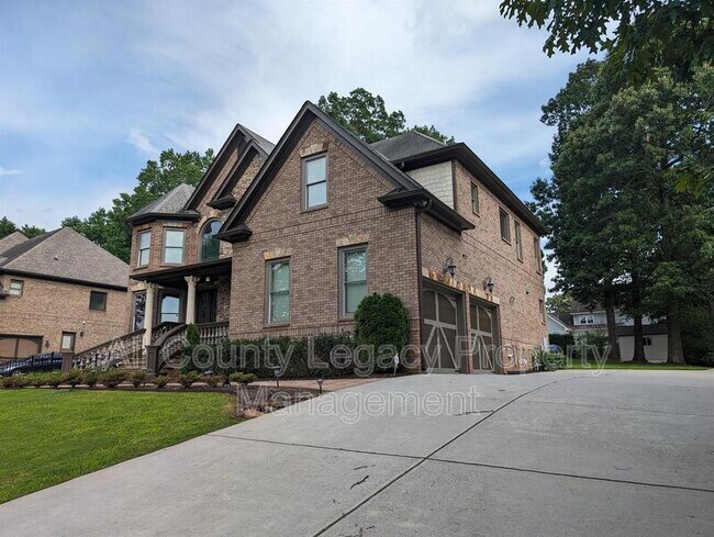 Building Photo - 820 Cramac Dr
