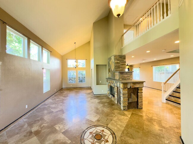 Building Photo - Wonderful 3 bedroom 2.5 bath home in Coast...
