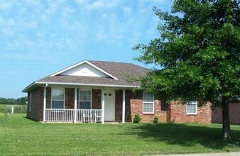 Building Photo - 1463 Heritage