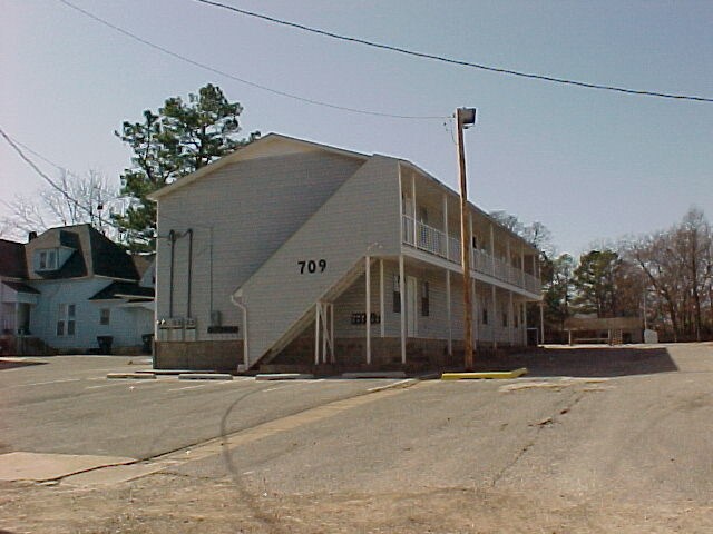 Primary Photo - 709 Vine St