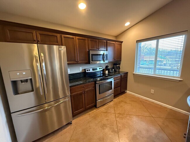 Foto del edificio - Nowells Subdivision Town Homes - Fully Furnished and Utilities Included