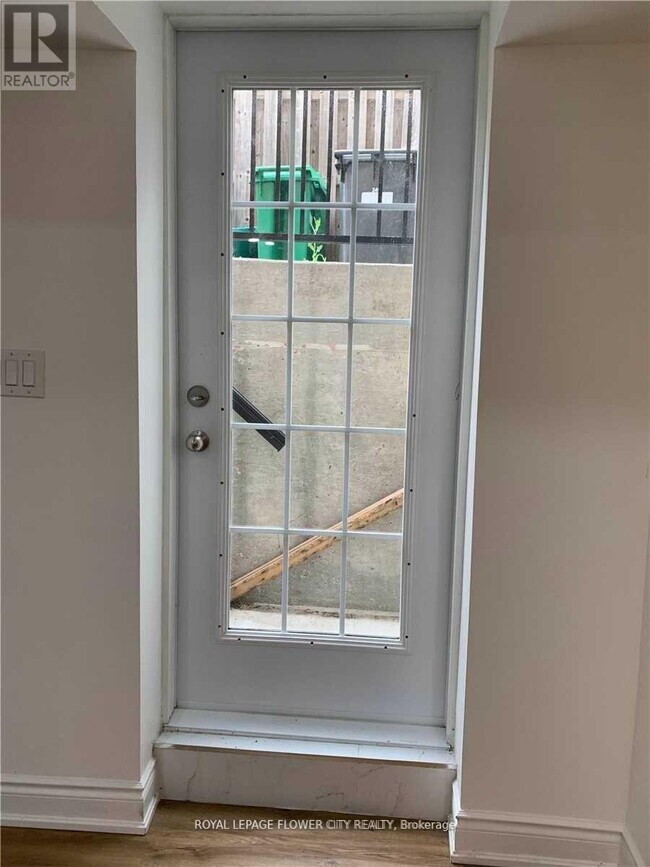 Photo du bâtiment - 7227 Para Pl