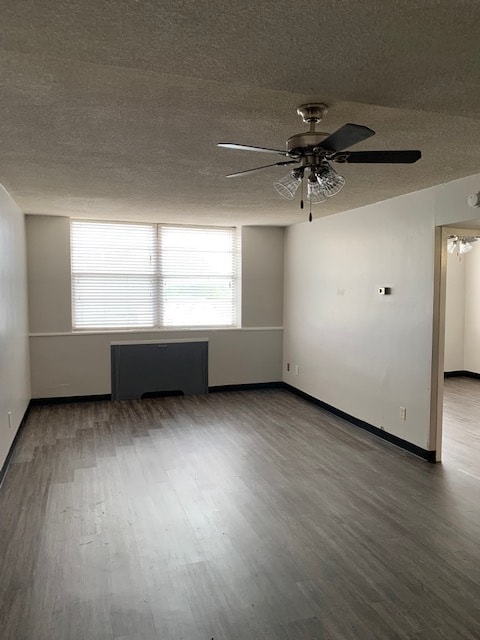 2 Bedroom Living Room - The Bonsai at Central Gardens