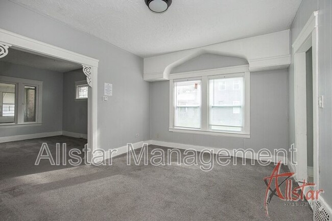 Foto del edificio - 12322-12324 Fairport Ave