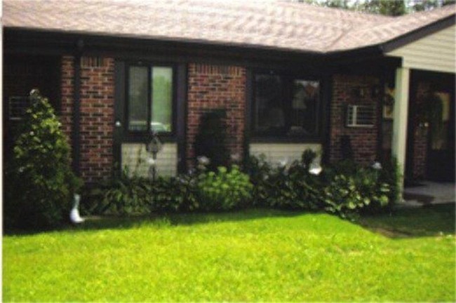 Foto del edificio - 1200 Country Place Ct