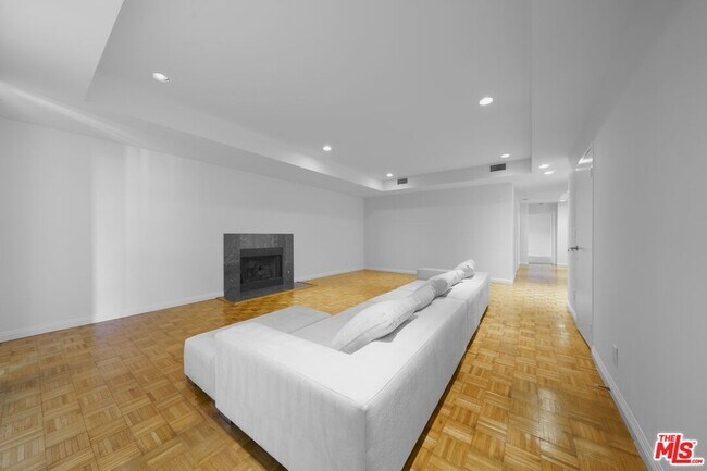 Foto del edificio - 1601 N Fuller Ave
