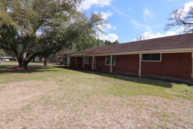 Foto del edificio - 13325 Blackgum St
