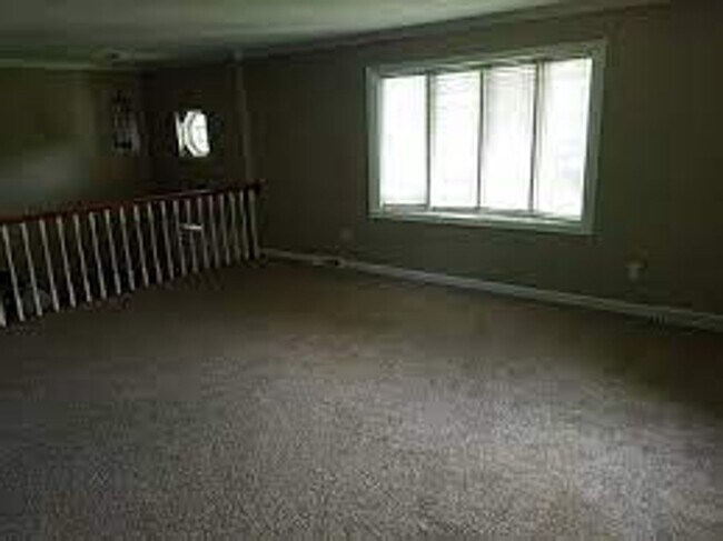 Foto del edificio - Large 4 bedroom 3 bathroom house in the he...