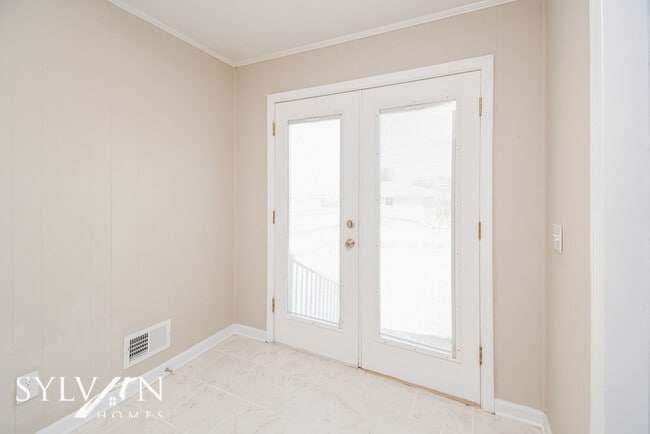 Building Photo - Your dream home awaits!