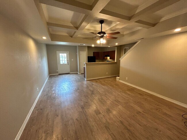 Building Photo - *COMING SOON* 3 Bedroom 2.5 bathroom Town-...