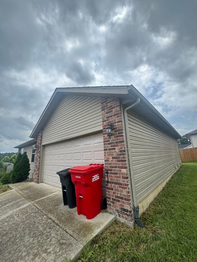 Foto del edificio - 16258 Hailey Ln