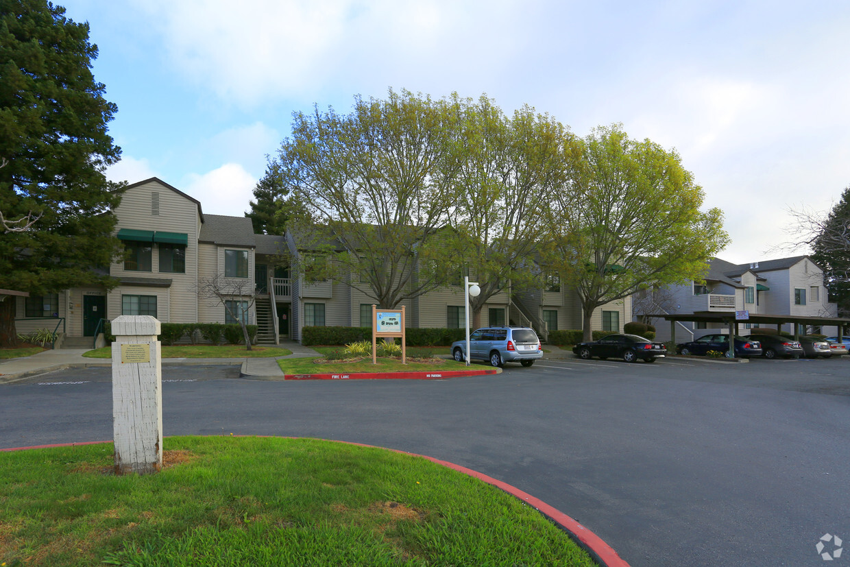 Building Photo - Pickleweed Apartments