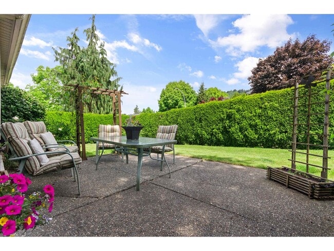 Photo du bâtiment - 46660 Sylvan Dr