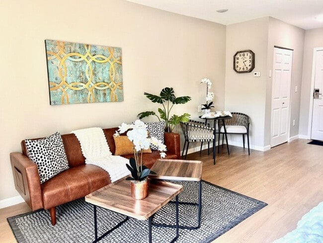 Building Photo - Flats at 87Ten