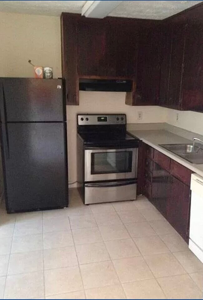 Foto del edificio - 5299 Ridge Forest Dr