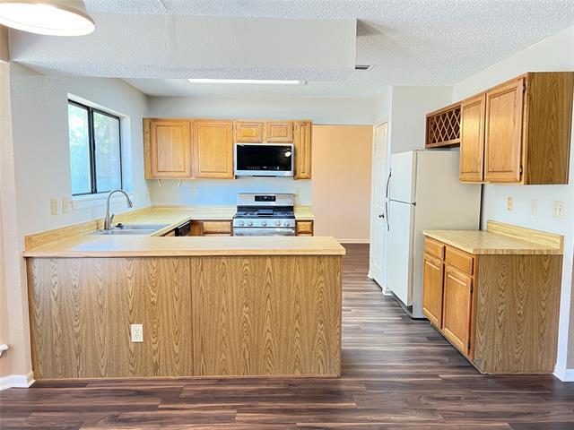 Building Photo - 2019 Longmeadow Ct