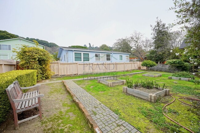 Building Photo - 893 Tiburon Blvd