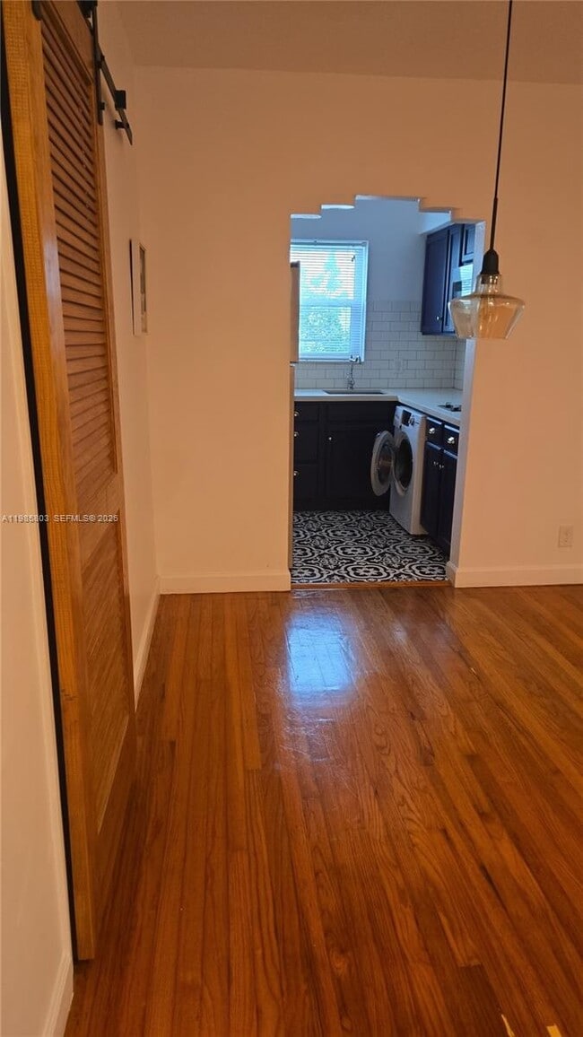 Building Photo - 10072 E Bay Harbor Dr