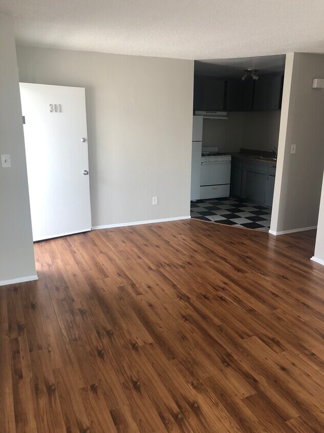 Foto principal - 1830 N Kingsley Dr