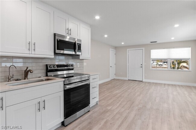 Building Photo - 2648 Van Buren Ave