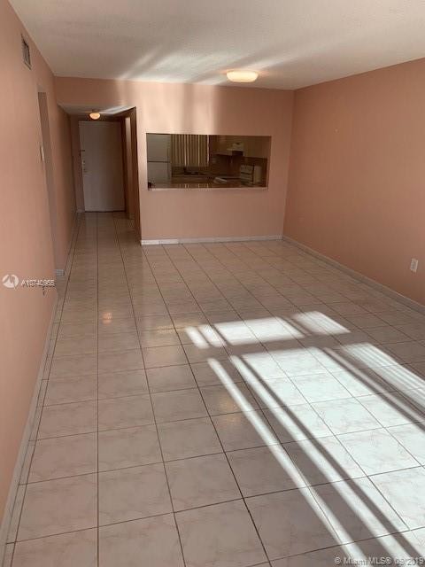 Building Photo - 305 W 68th St