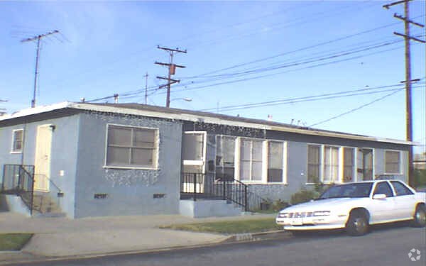Foto del edificio - 16125 Clark Ave