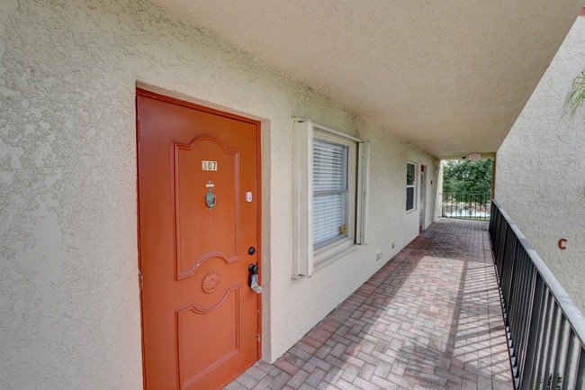 Foto del edificio - 14747 Cumberland Dr