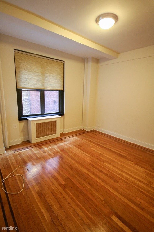 Building Photo - 208 W 23rd St
