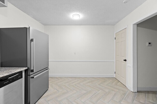 Foto del edificio - 1303 W Meadowview Rd