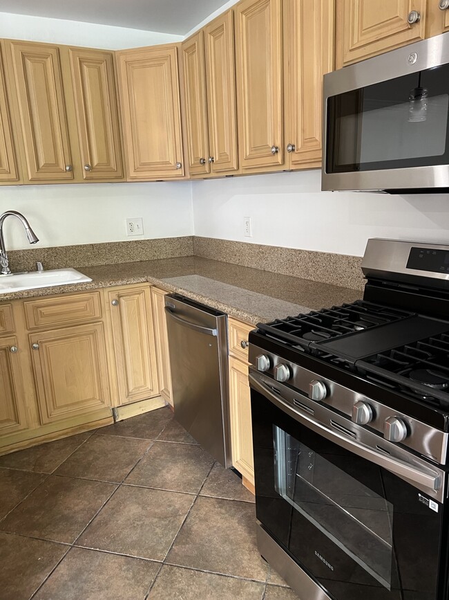 Building Photo - Council Street Apartments