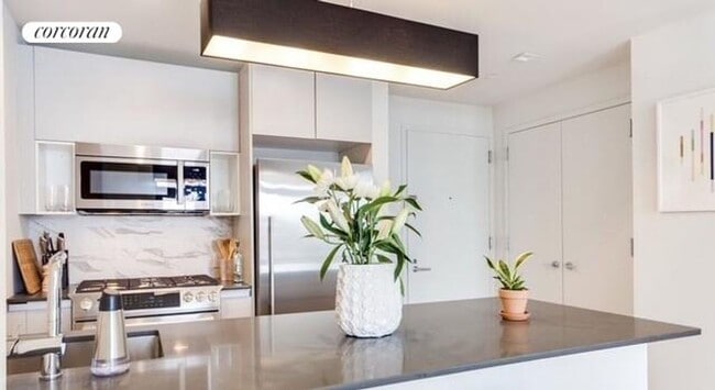 Building Photo - 595 Baltic St