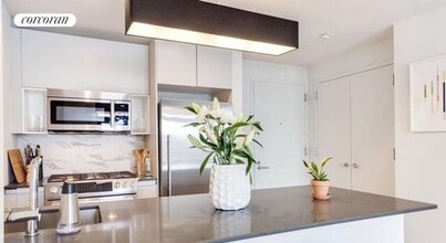 Building Photo - 595 Baltic St