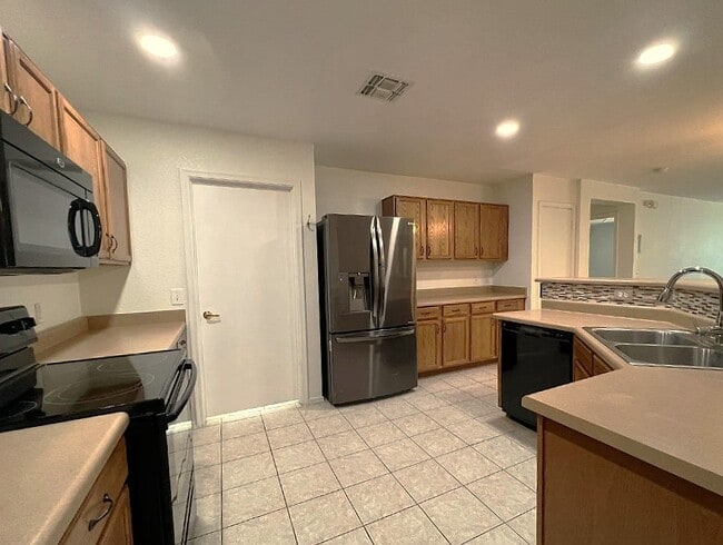 Building Photo - 5926 E Cedarbird Dr