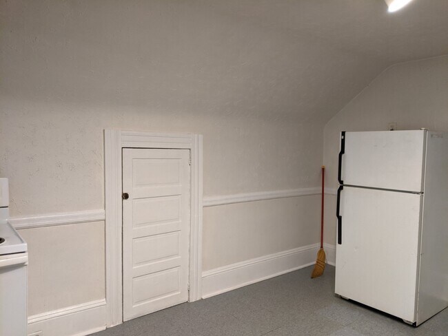 Kitchen - 3790 W 39th St