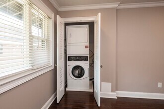 Interior Photo - Cambridge Manor