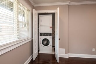 Interior Photo - Cambridge Manor