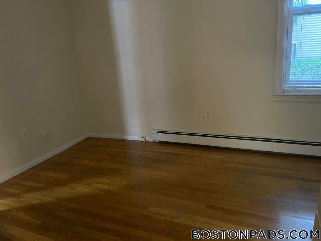 Primary Photo - 53 S Huntington Ave