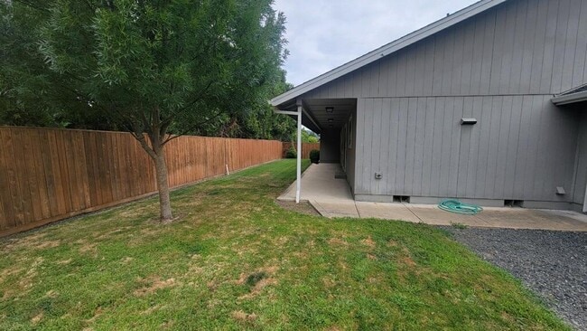 Building Photo - 1034 SW Princeton Pl